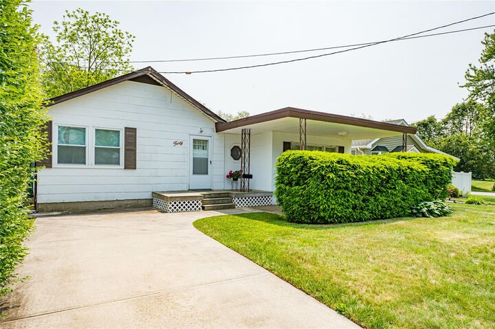 40 Robert Street  Babylon NY 11702 photo