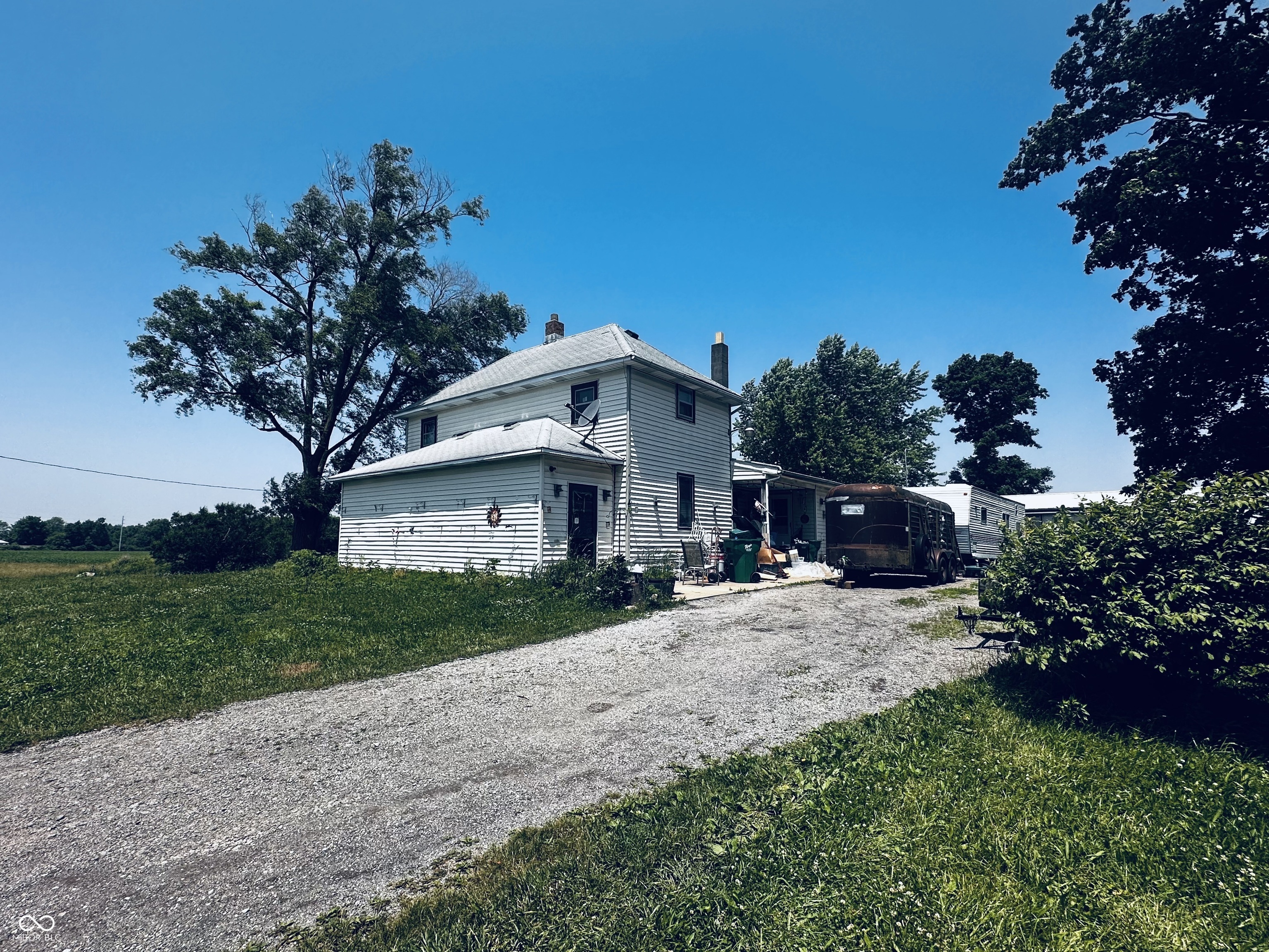 Property Photo: 1170 E 400 S IN 46052