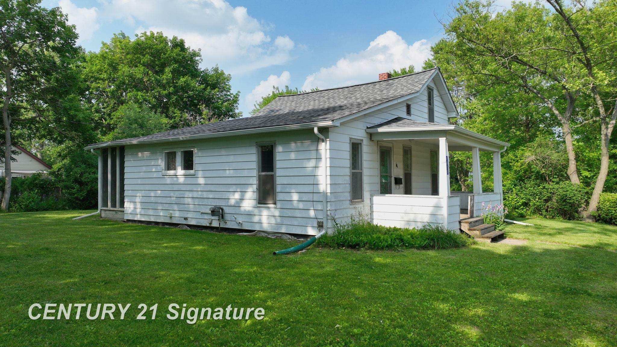 Property Photo: 107 E Johns Street MI 48429-1604