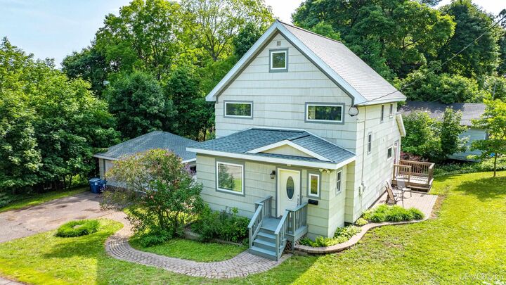 305 Emerald Street  Houghton MI 49931 photo