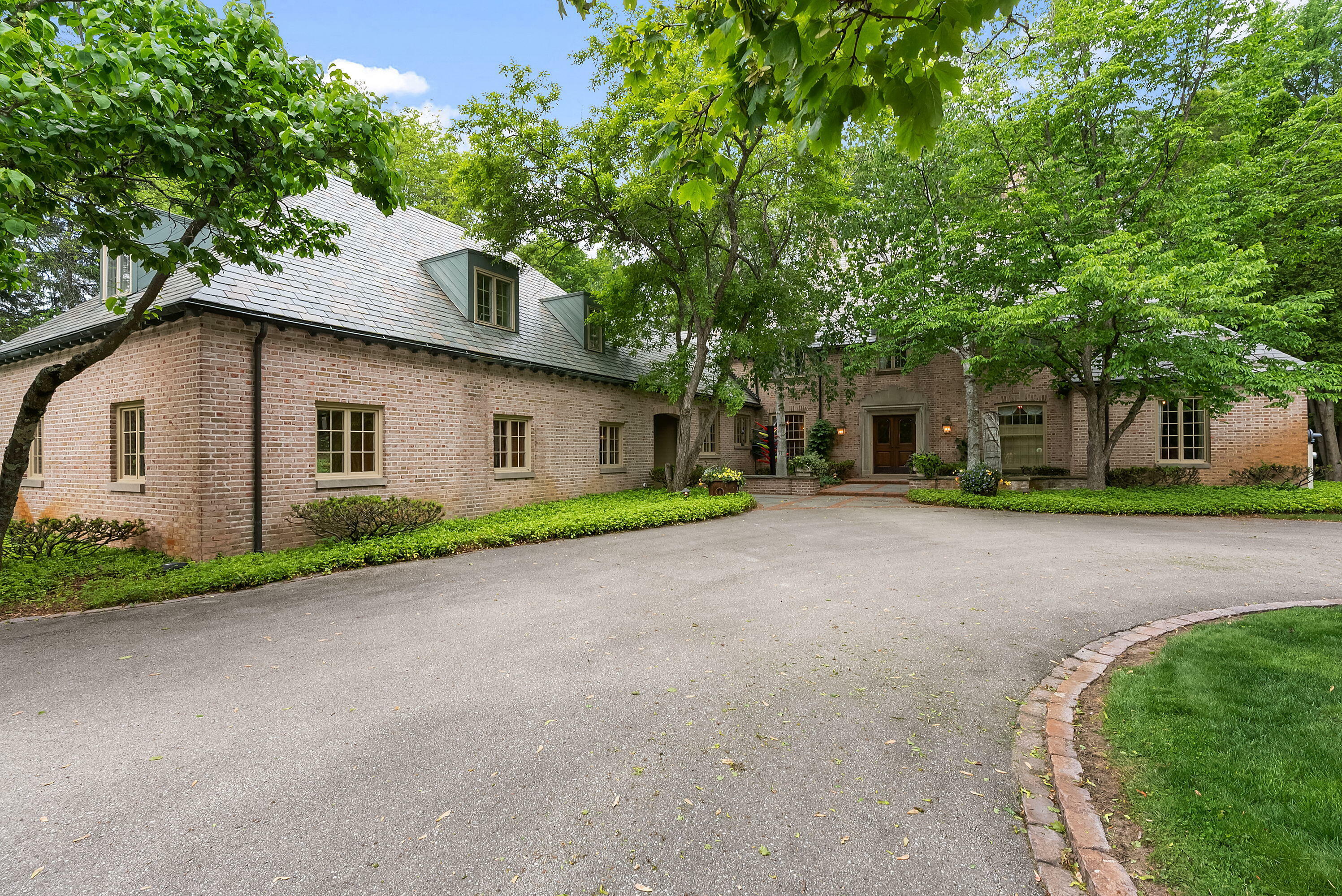 Property Photo: 7855 N Pheasant Ln WI 53217