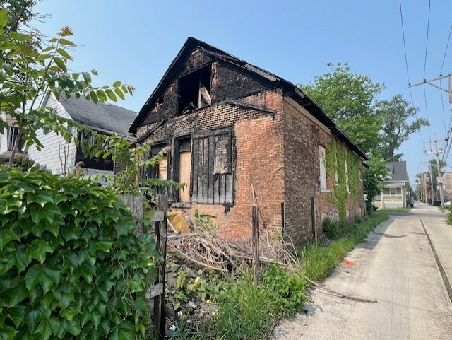Property Photo: 7917 S Colfax Avenue IL 60617