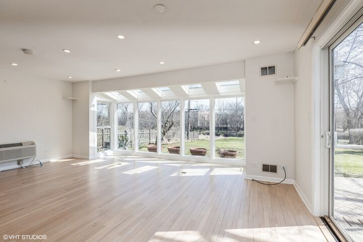 Property Photo:  127 Riverside Drive  IL 60093 