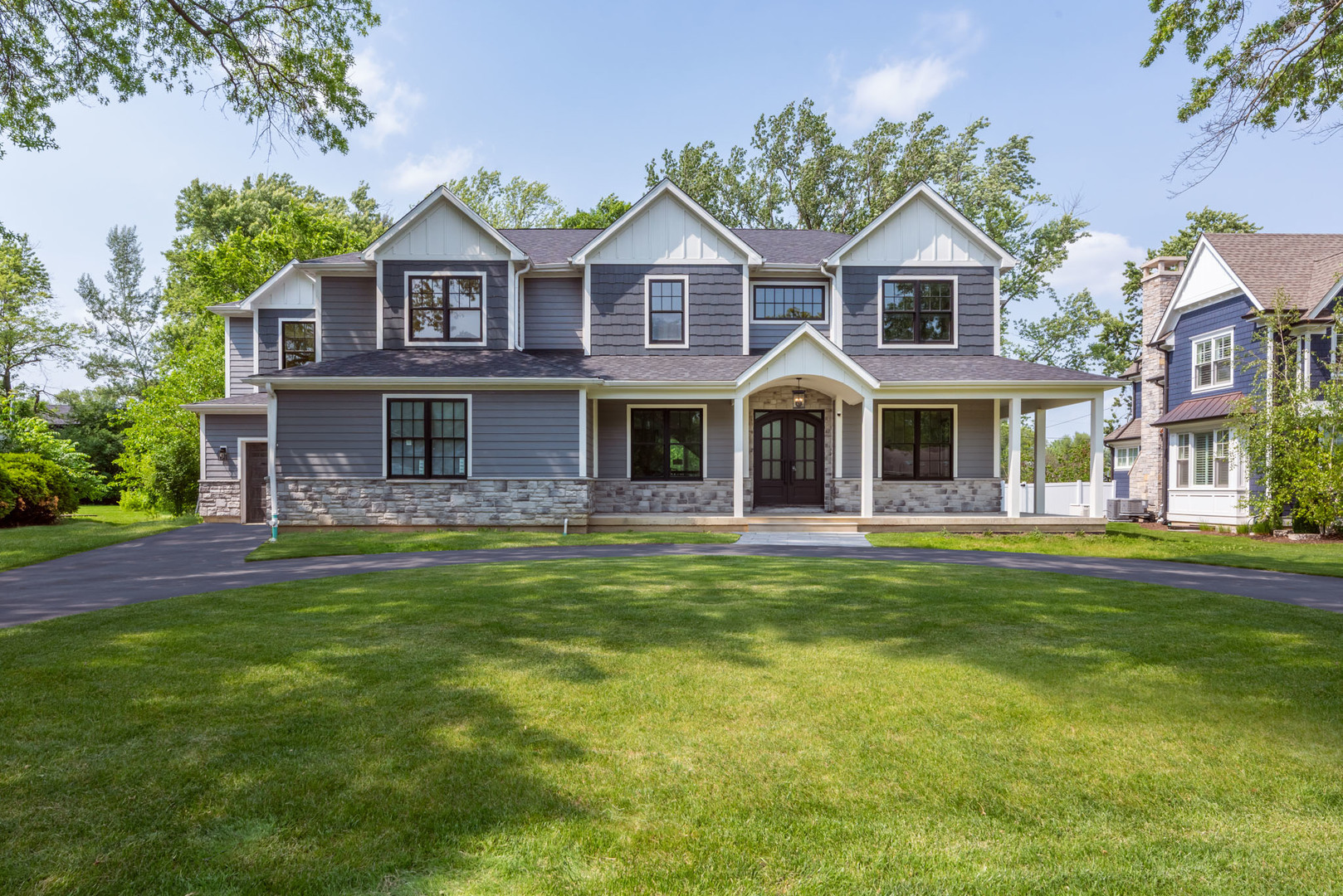 Property Photo: 1418 W Maude Avenue IL 60004