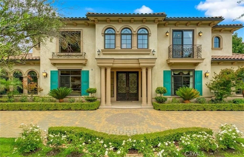 Property Photo: 21 W Wistaria Avenue CA 91007