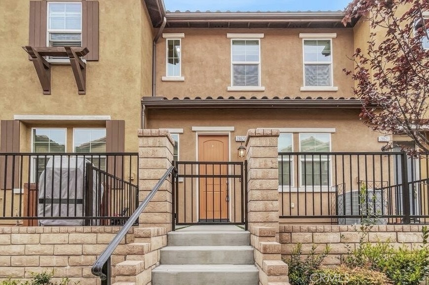 Property Photo: 28623 Jardineras Drive CA 91354