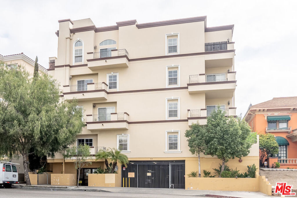 Property Photo: 616 S Wilton Place 103 CA 90005