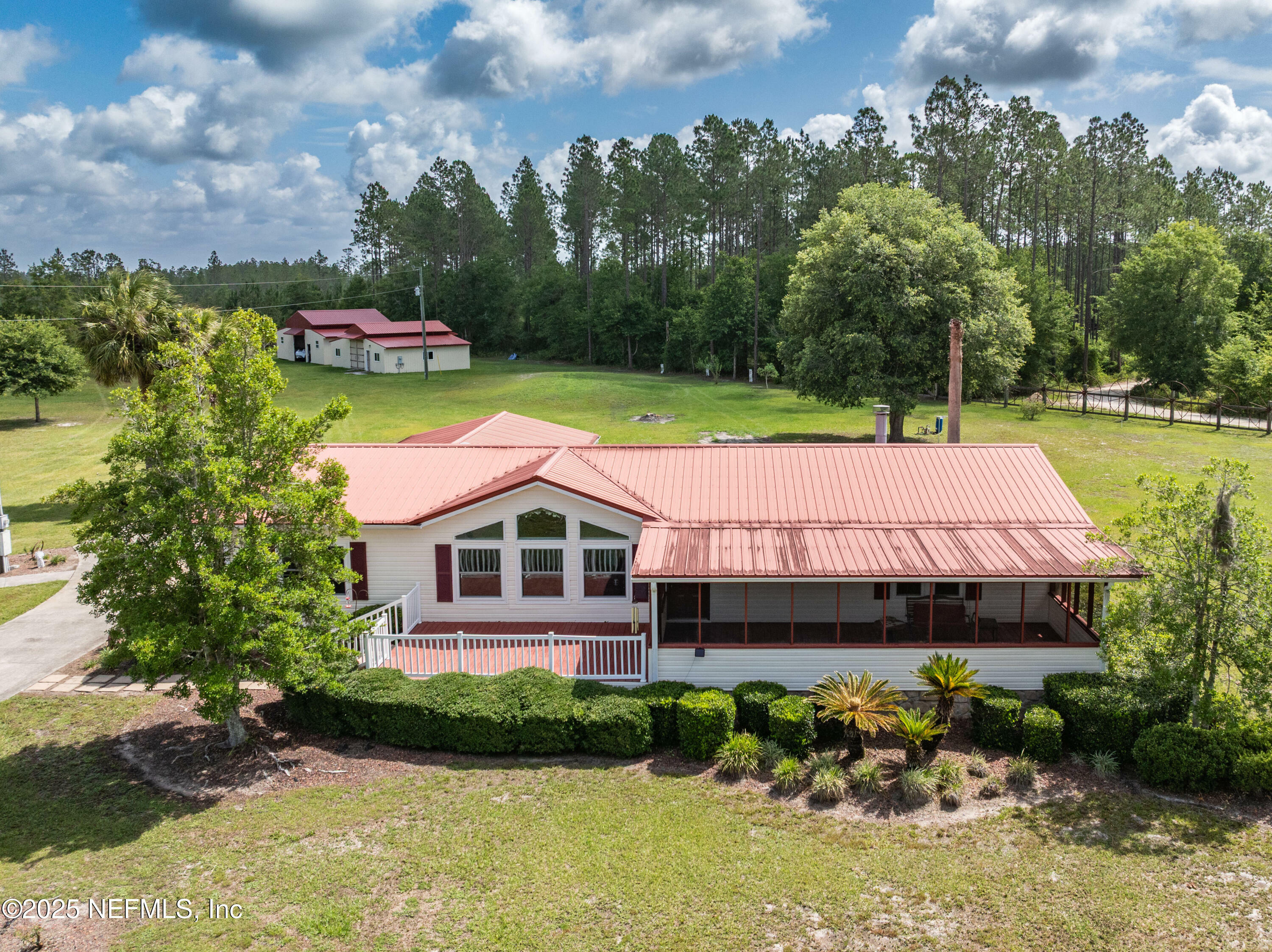 Property Photo: 14888 NE 148th Path FL 32083