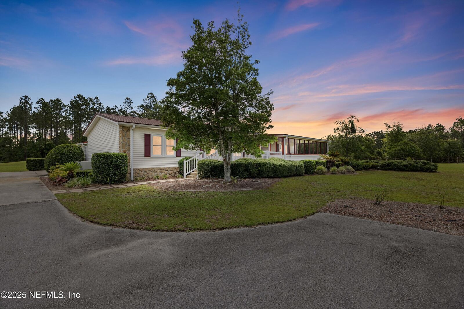 Property Photo: 14888 NE 148th Path FL 32083
