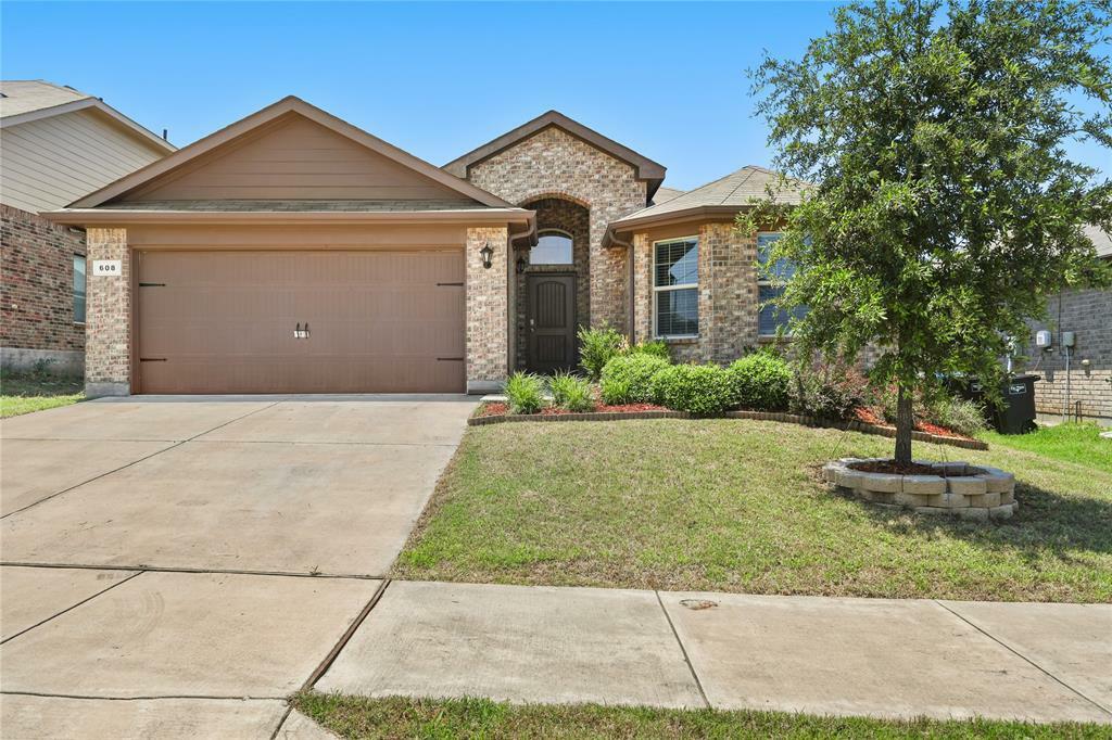 Property Photo: 608 Mud Lake Trail TX 76120