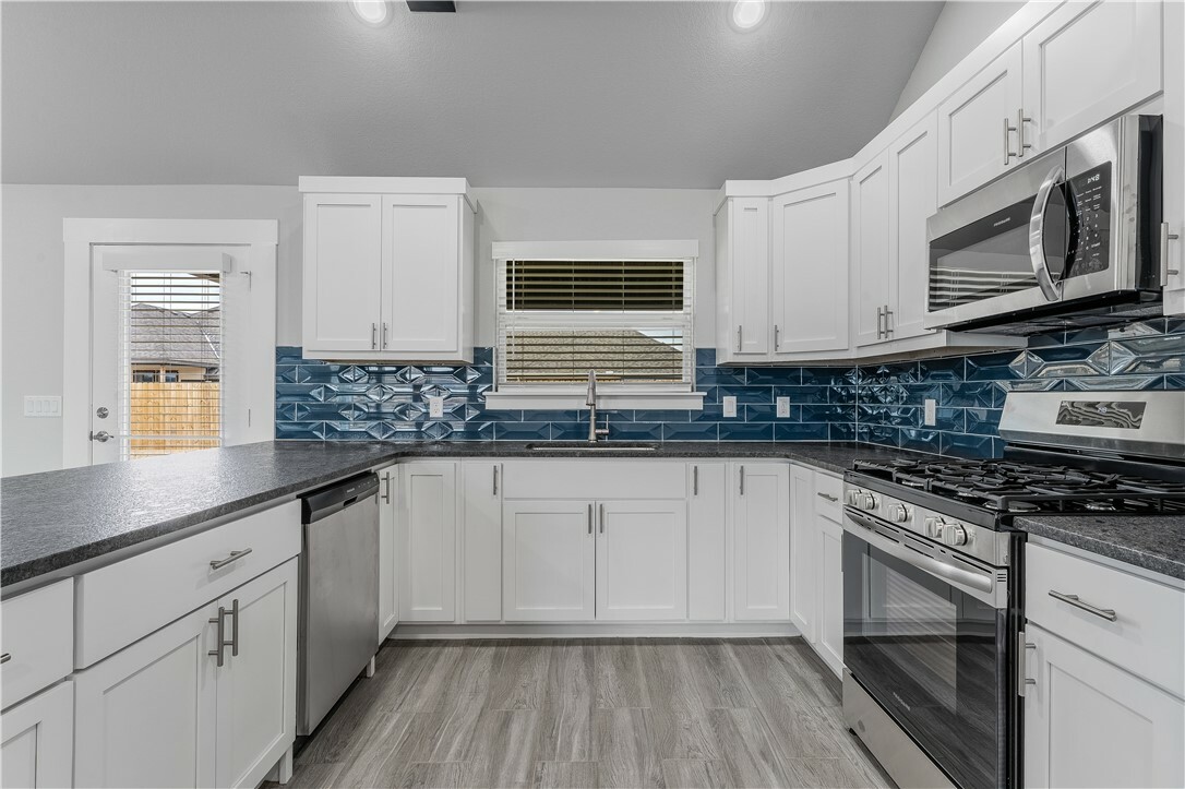Property Photo: 1004 Marquis Avenue AR 72745