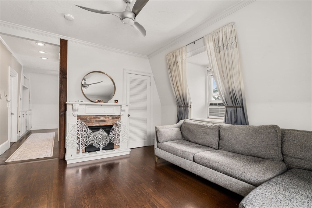 Property Photo: 15 Beale St 6 MA 02124