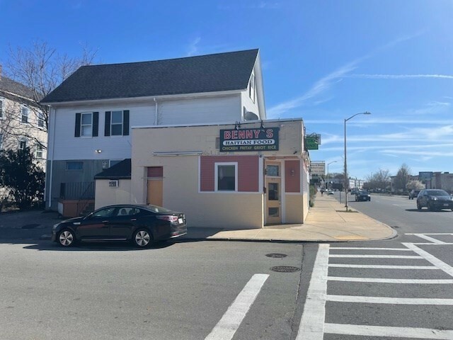 Property Photo: 377 Park Ave MA 01610