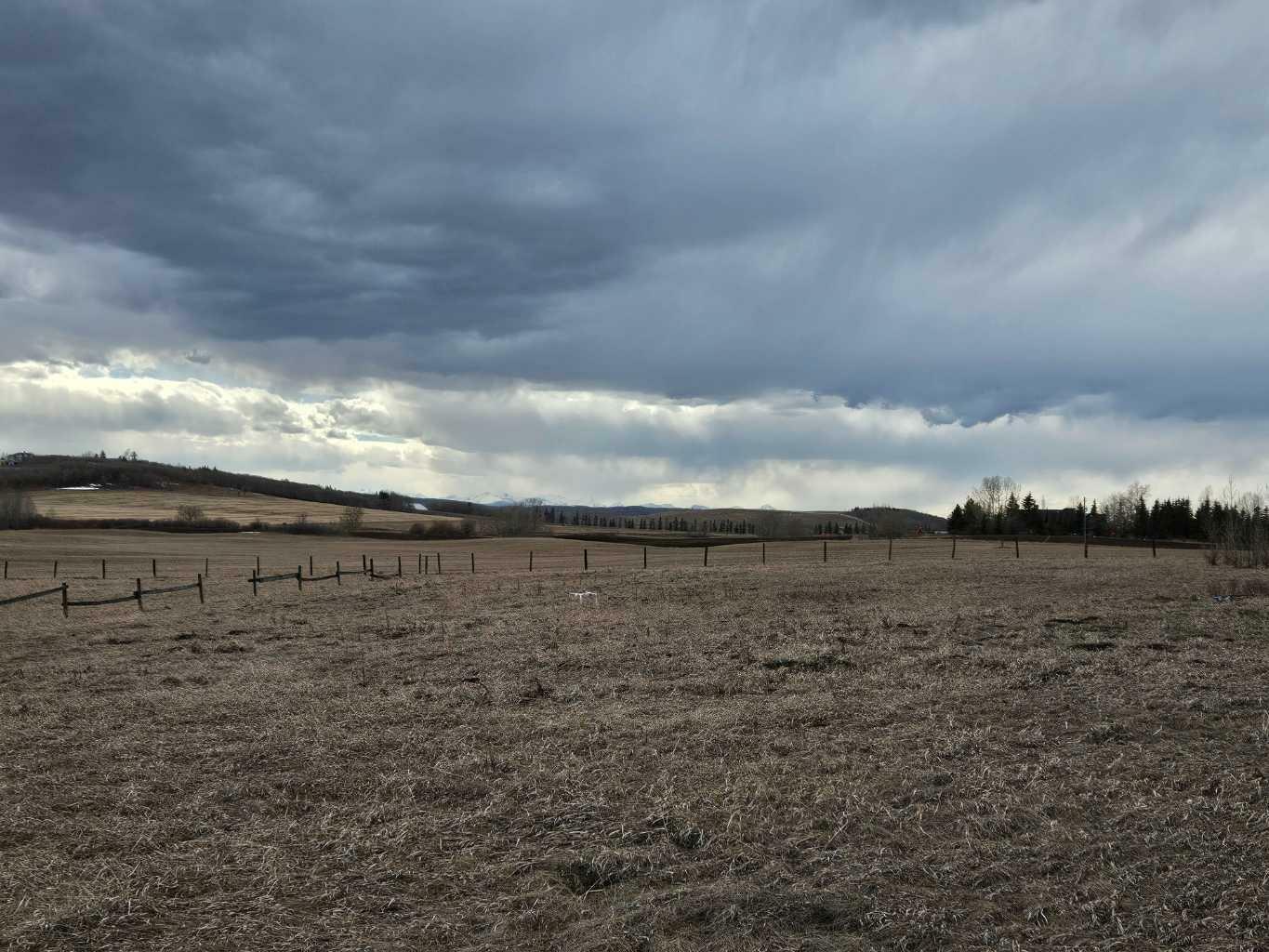 Property Photo: 186 Avenue W Rural Foothills Avenue W AB T0L 0X0