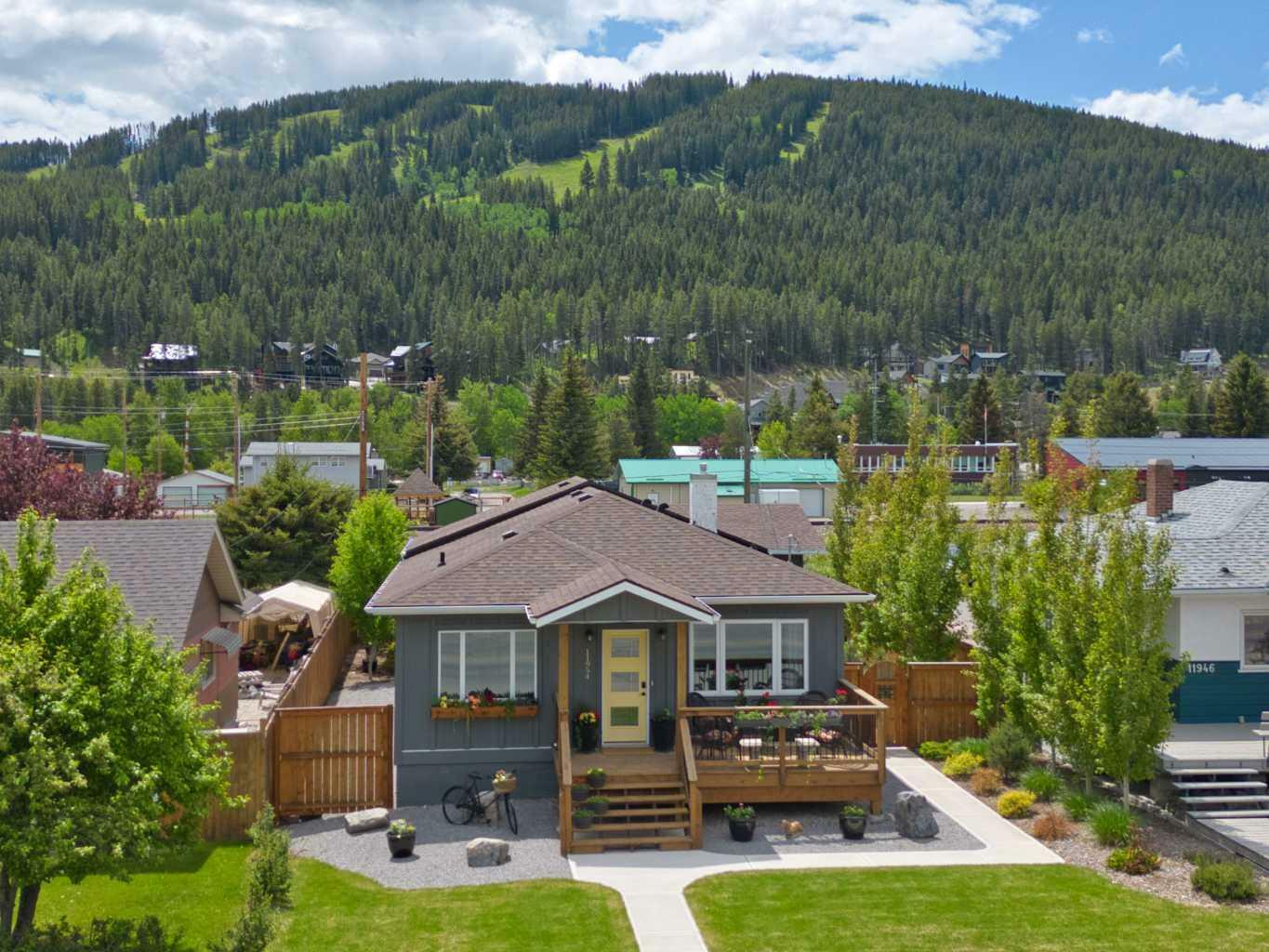 Property Photo: 11954 20 Avenue AB T0K 0E0