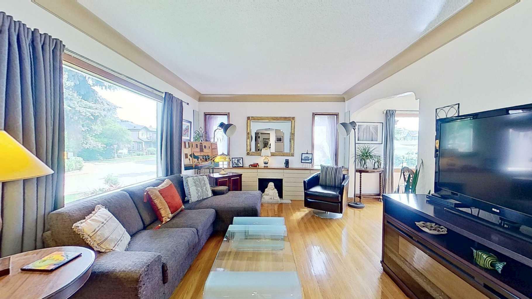 Property Photo: 539 15 Avenue NE AB T2E 1H7