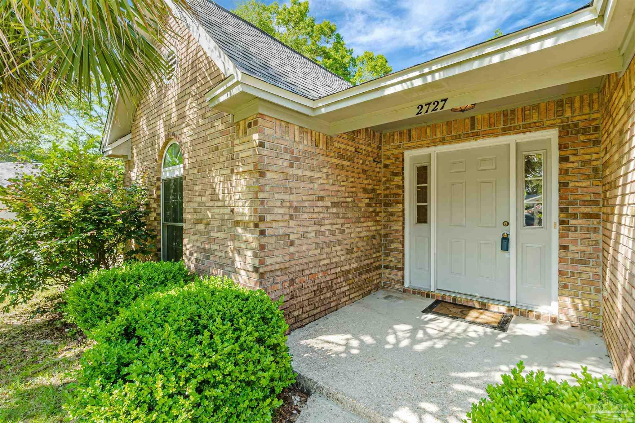 Property Photo: 2727 Chickering Rd FL 32514