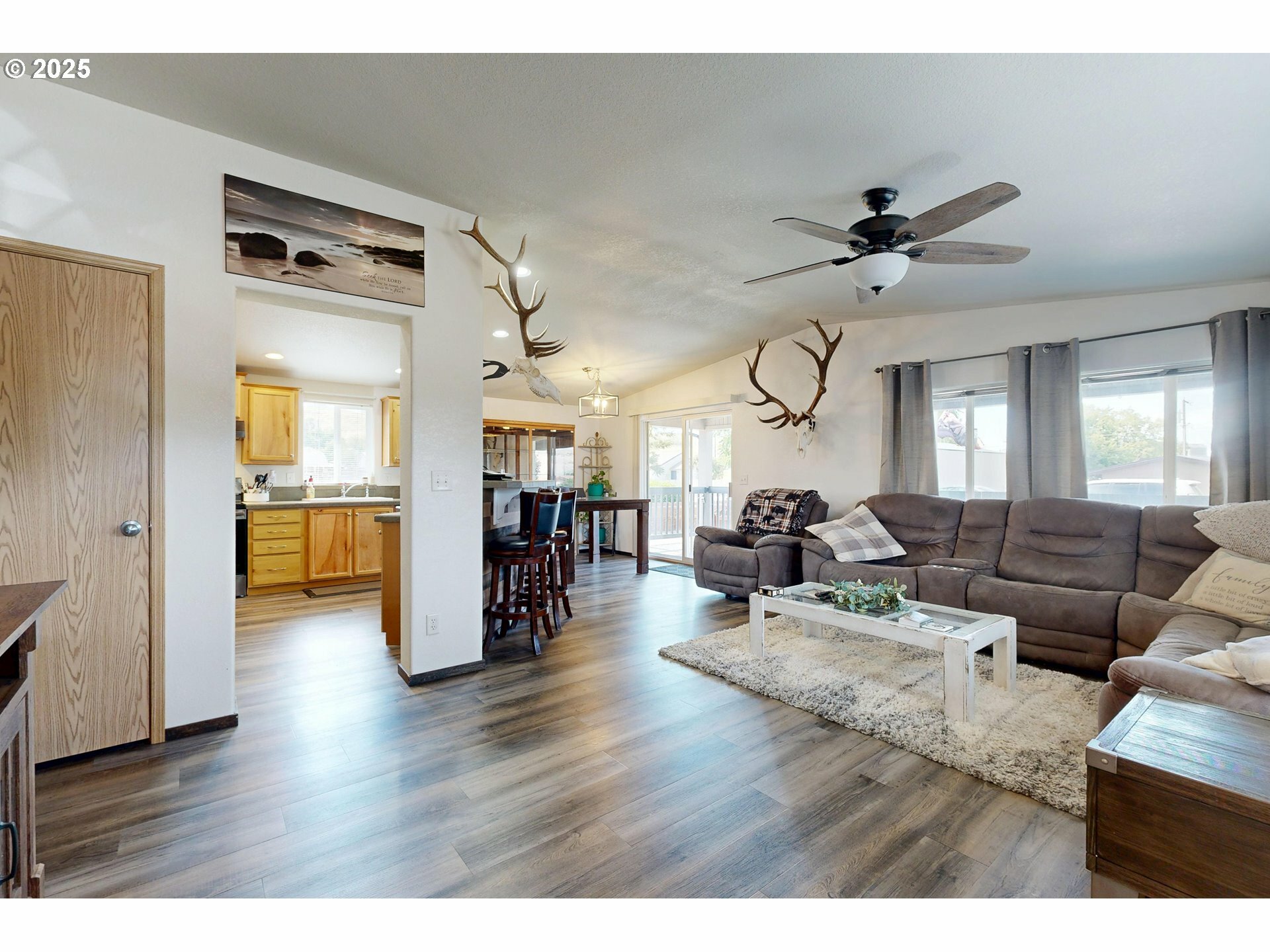 Property Photo:  160 SE 19th Ct  OR 97862 