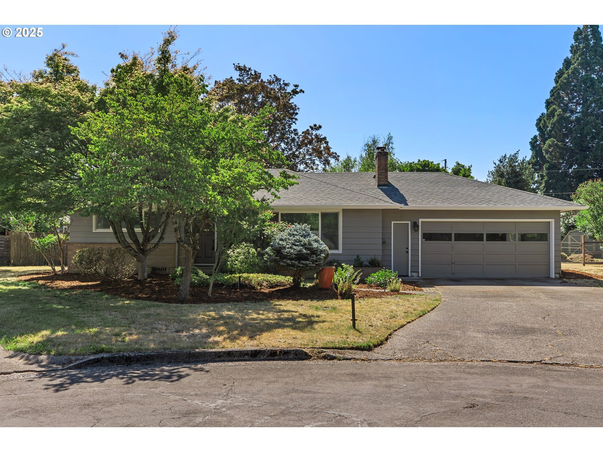 Property Photo: 45 Strome Ct OR 97404
