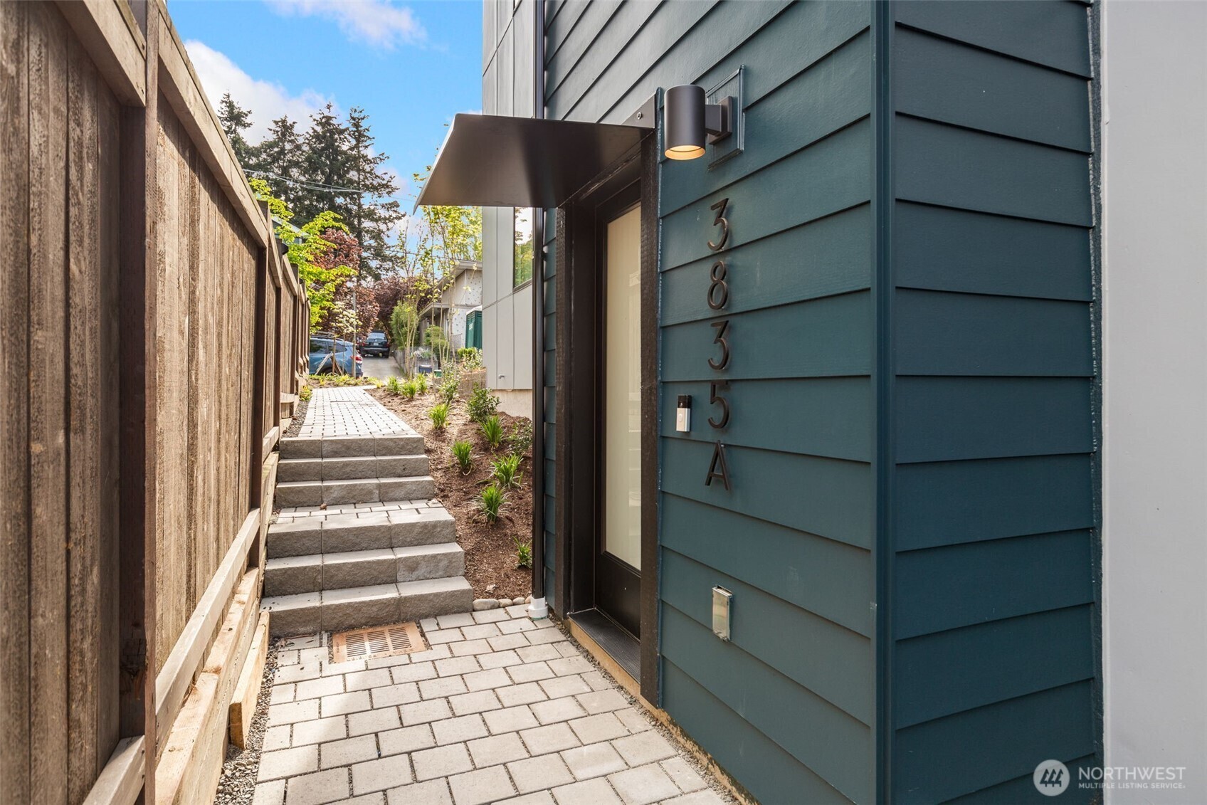 3831 A  Woodlawn Avenue N  Seattle WA 98103 photo