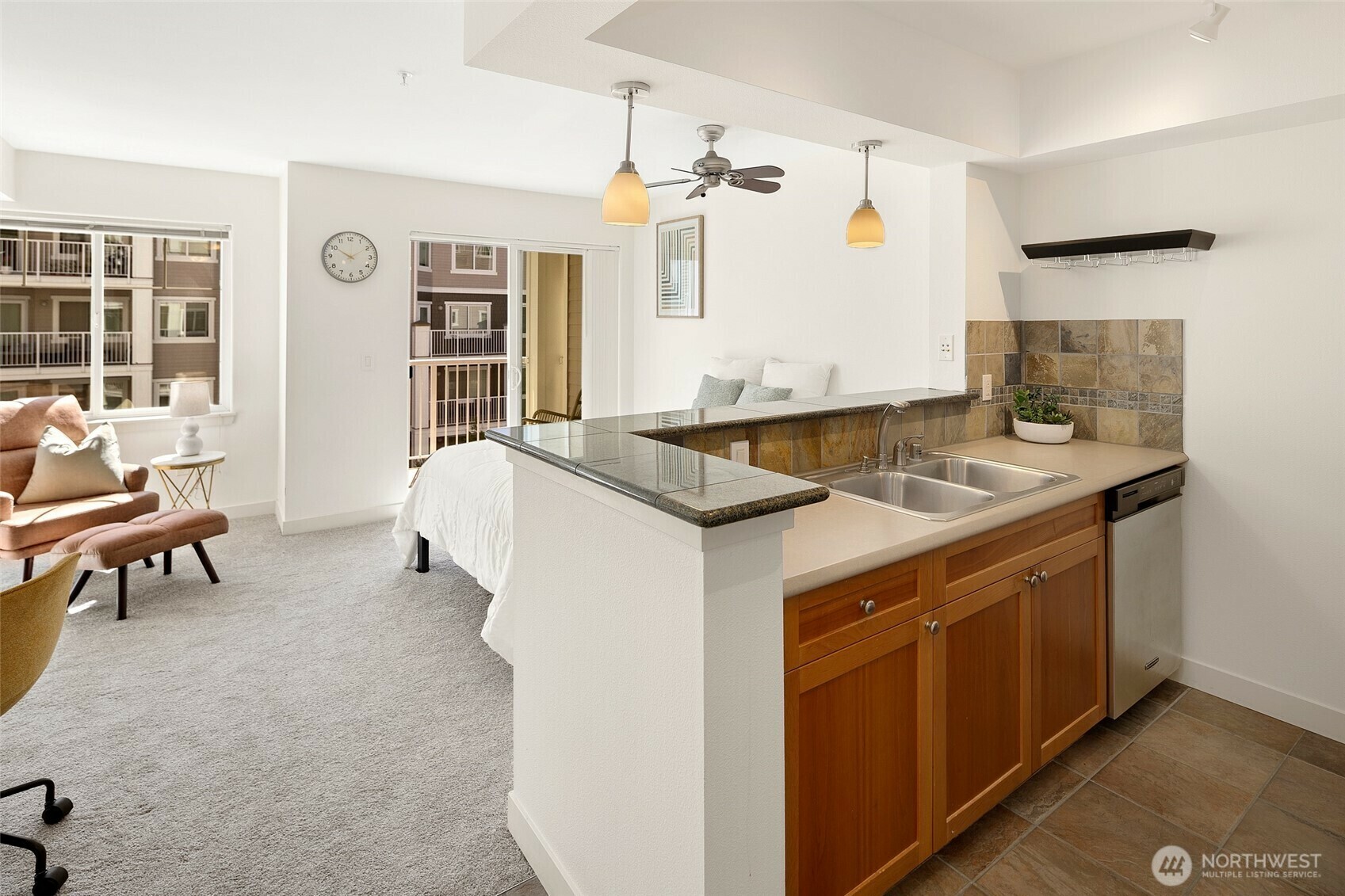 Property Photo: 1545 NW 57th Street 423 WA 98107