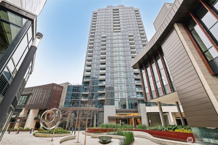 Property Photo: 889 Avenue Square NE 2507 WA 98004