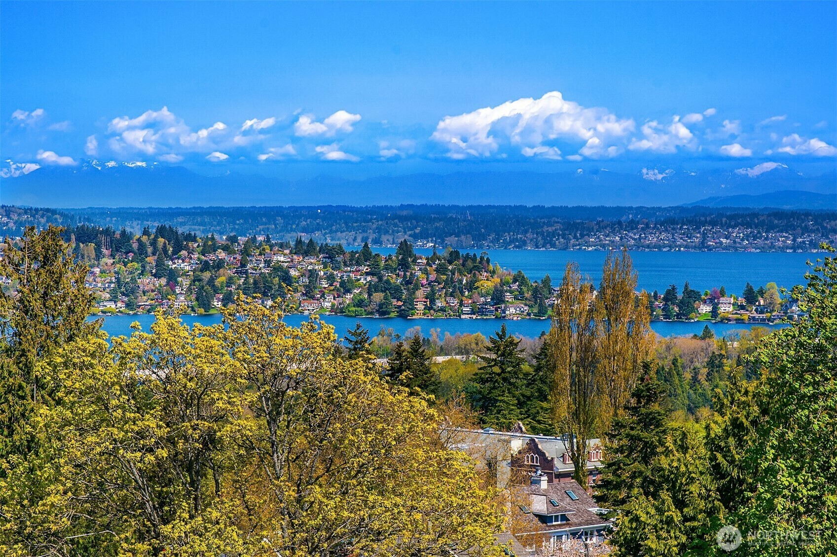 Property Photo: 1240 15th Avenue E WA 98112