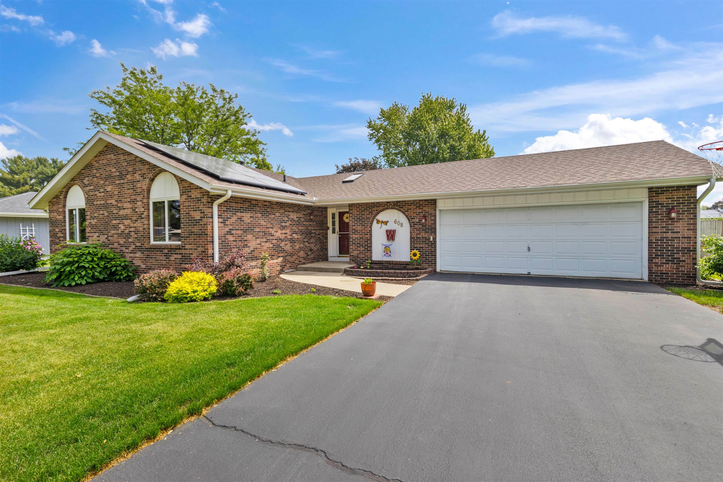 Property Photo: 608 S Church Street IL 61088