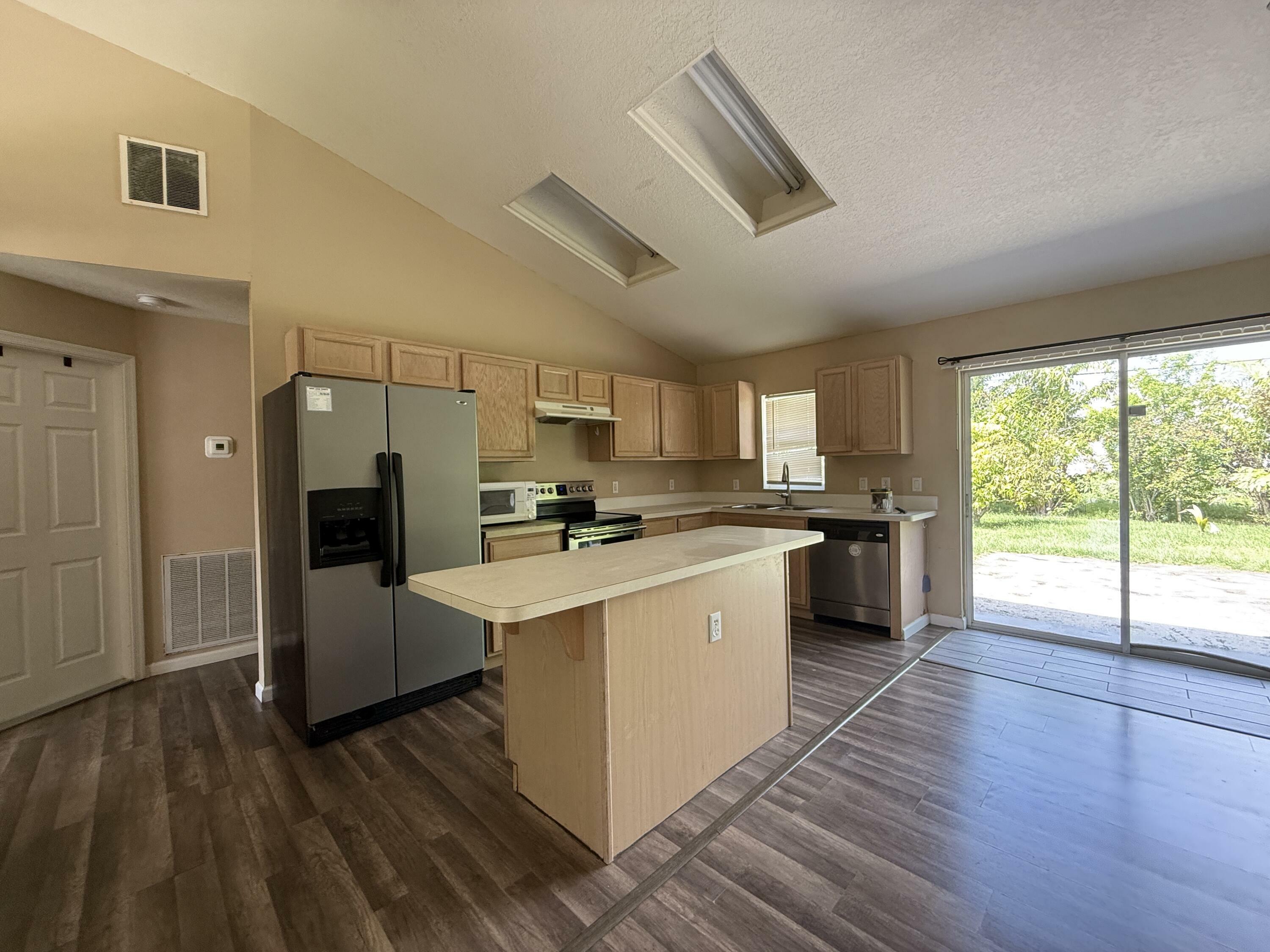 Property Photo: 1661 SW Cameo Boulevard FL 34953