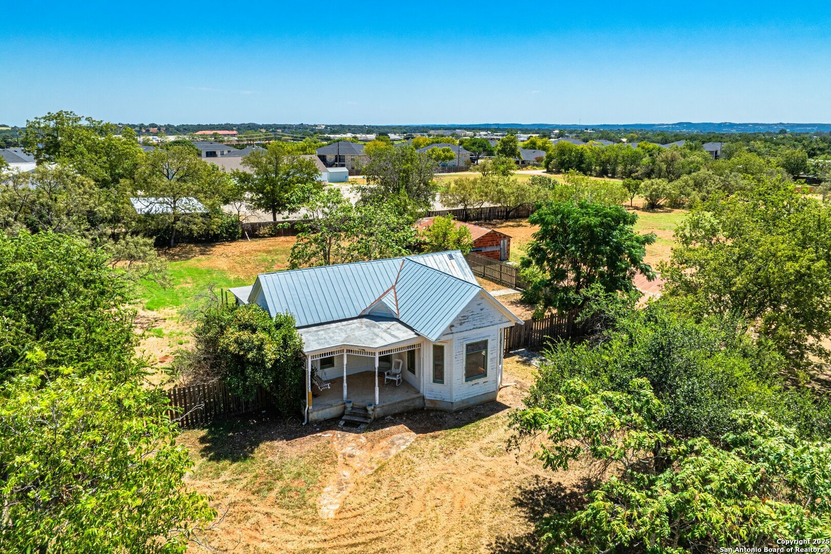 807 S Eagle St  Fredericksburg TX 78624 photo