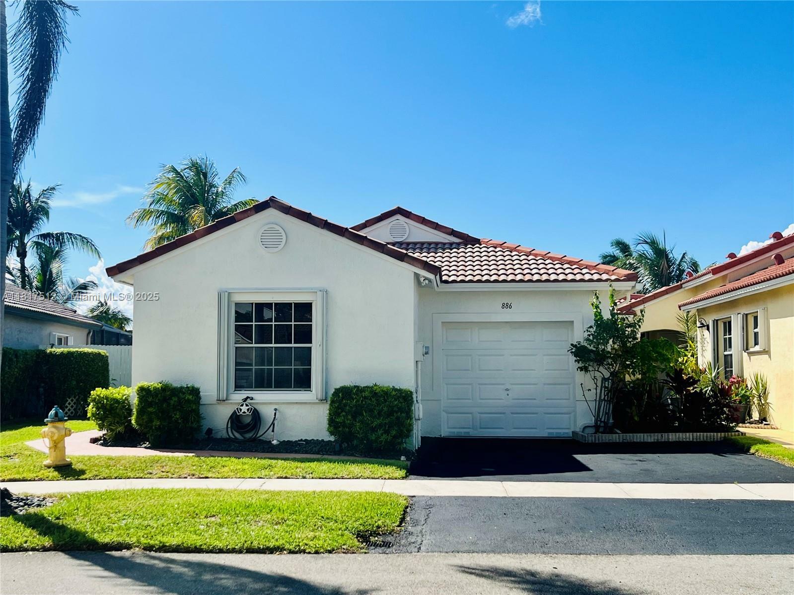 Property Photo: 886 SW 180th Ter FL 33029