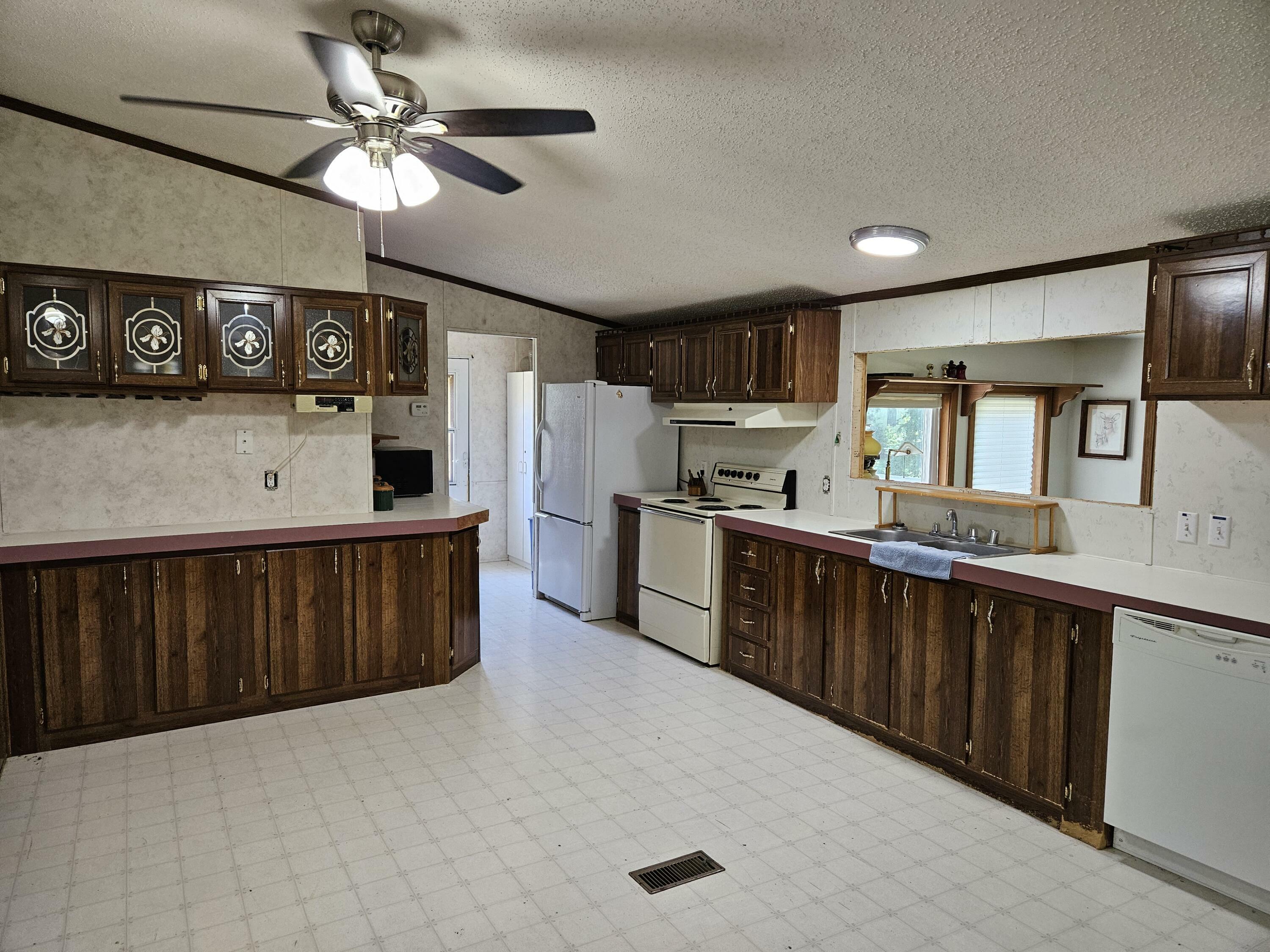 Property Photo: 5932 Joe Bald Road MO 65686