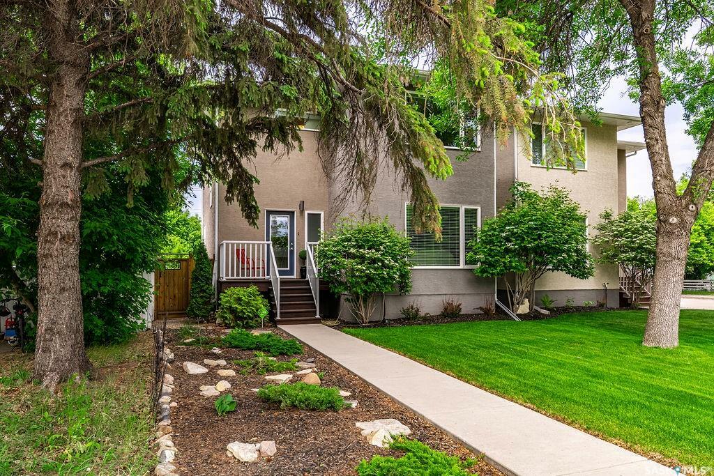 Property Photo: 2126 Broadway Avenue SK S7J 0Y2