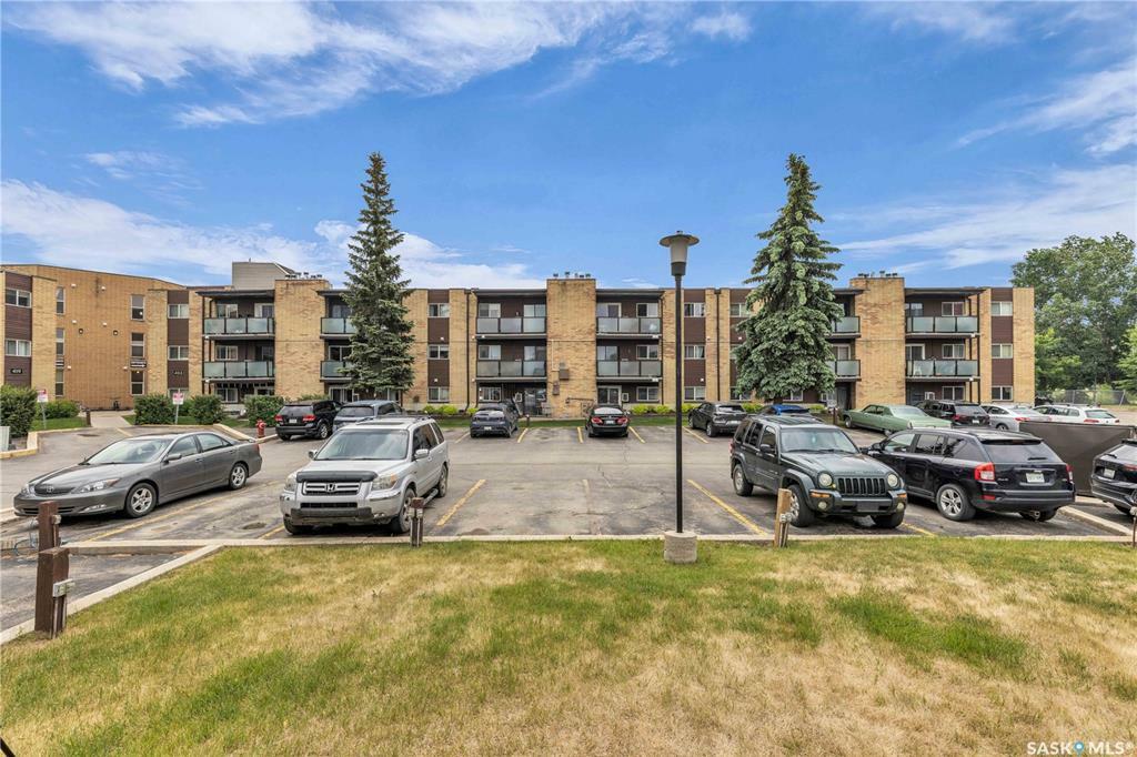 Property Photo: 423 Tait Court 107 SK S7H 5L3