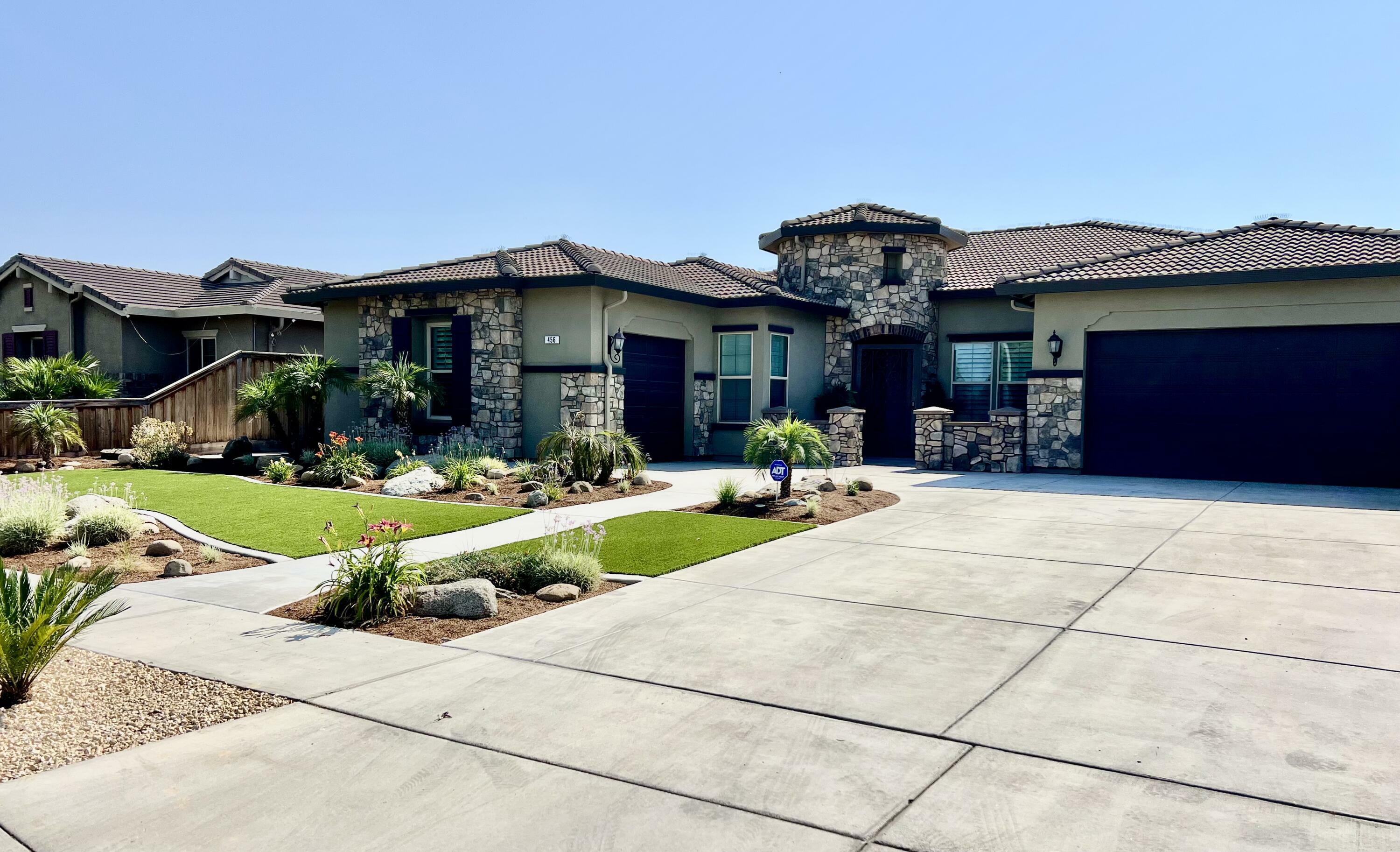 Property Photo: 456 Nelson St Street CA 93274