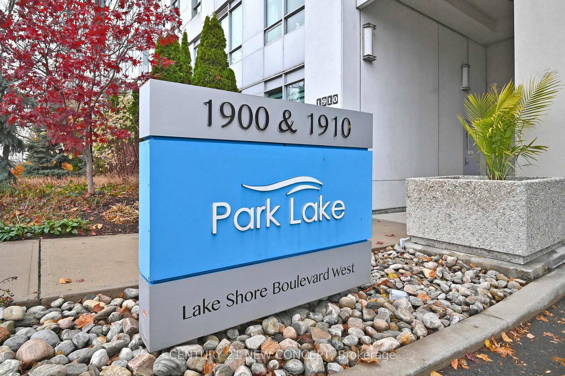 Property Photo:  1900 Lake Shore Boulevard W 704  ON M6S 1A4 