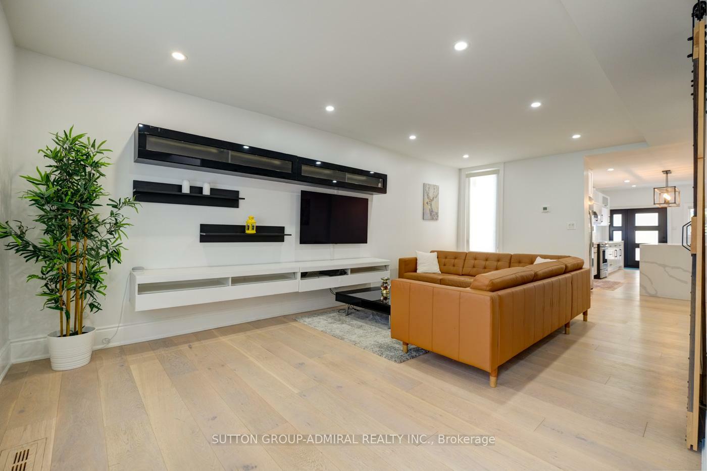 Property Photo: 70 Carlaw Avenue Main &Amp 2nd Floor ON M4M 2R7