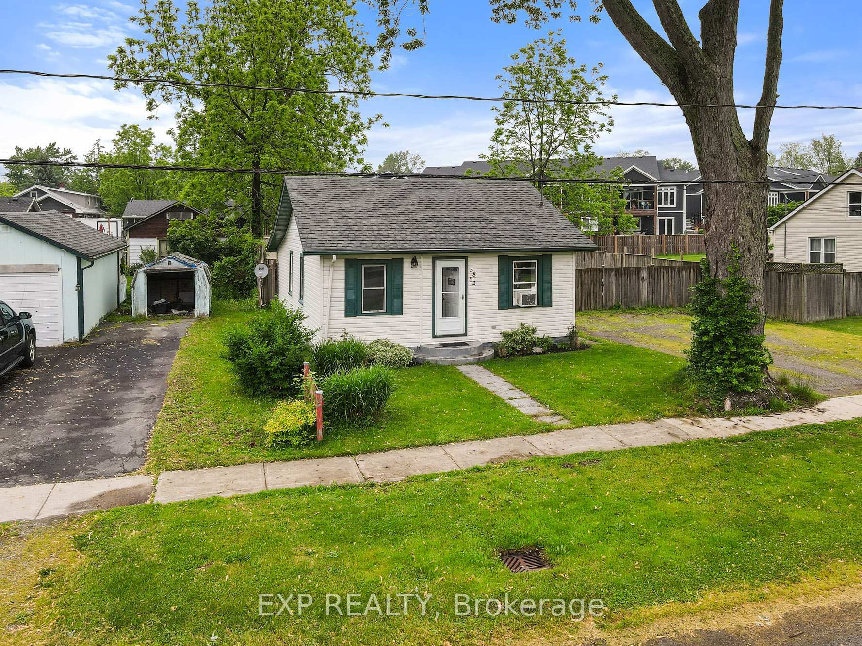 Property Photo: 3852 Brunswick Avenue ON L0S 1B0