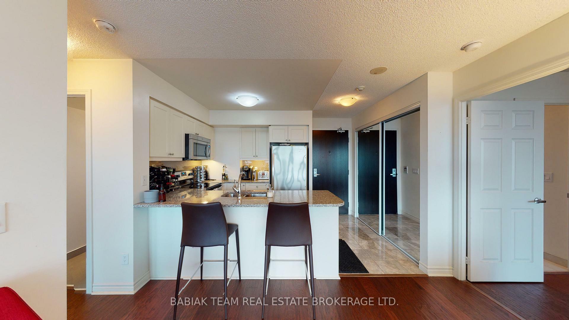Property Photo: 25 Lower Simcoe Street N 1015 ON M5J 3A1