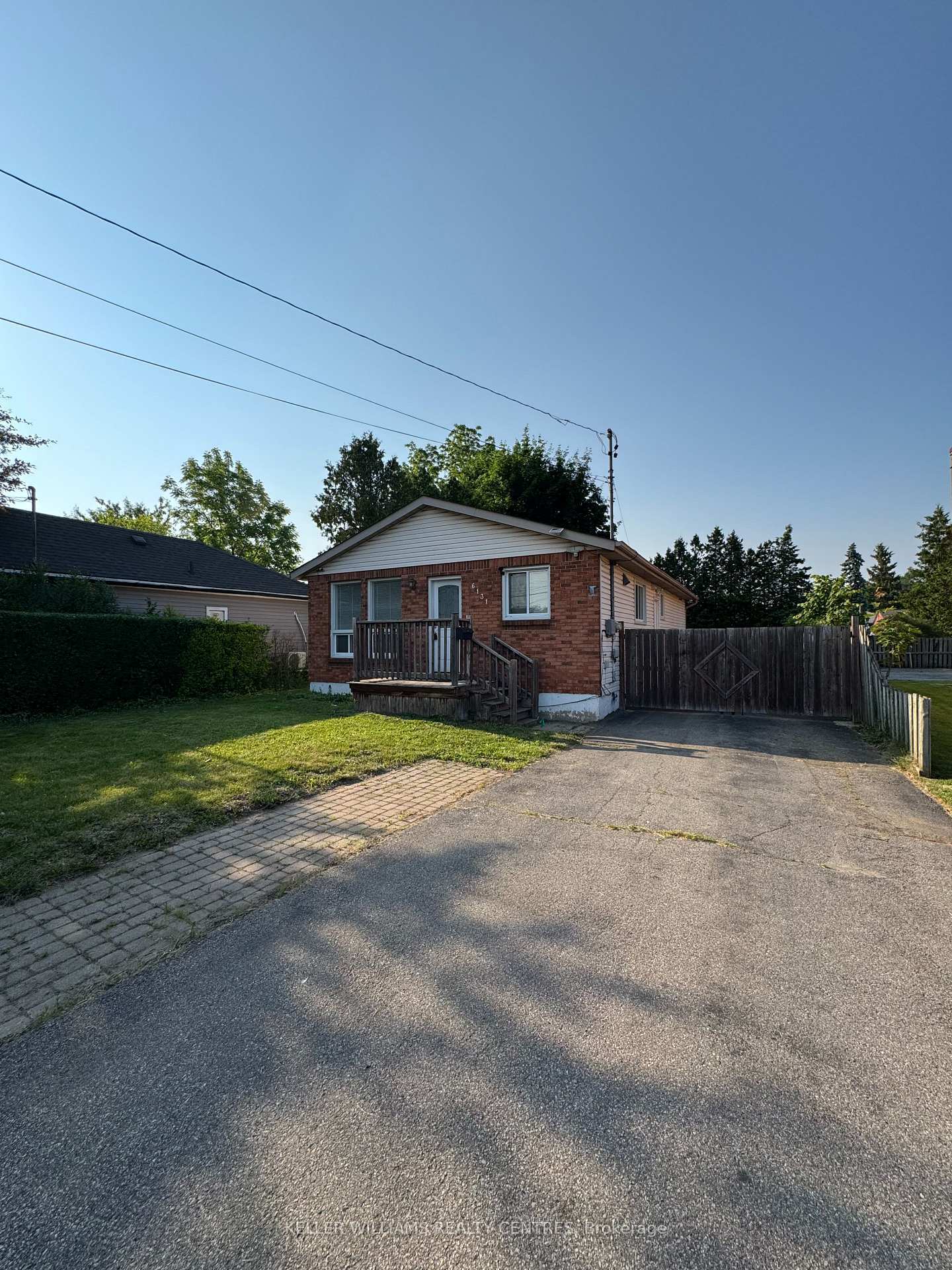 Property Photo: 6131 Valley Way ON L2E 1X9