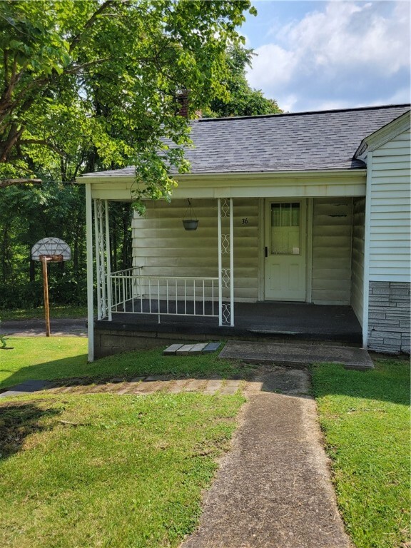 Property Photo: 36 Daisytown Rd PA 15427
