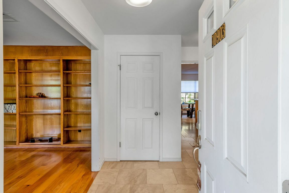 Property Photo: 10903 Chateau Hill TX 78750