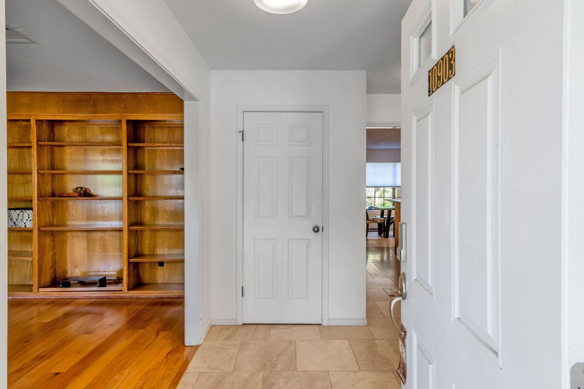 Property Photo: 10903 Chateau Hill TX 78750