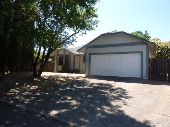 660 Tahoe Court  Ukiah CA 95482 photo