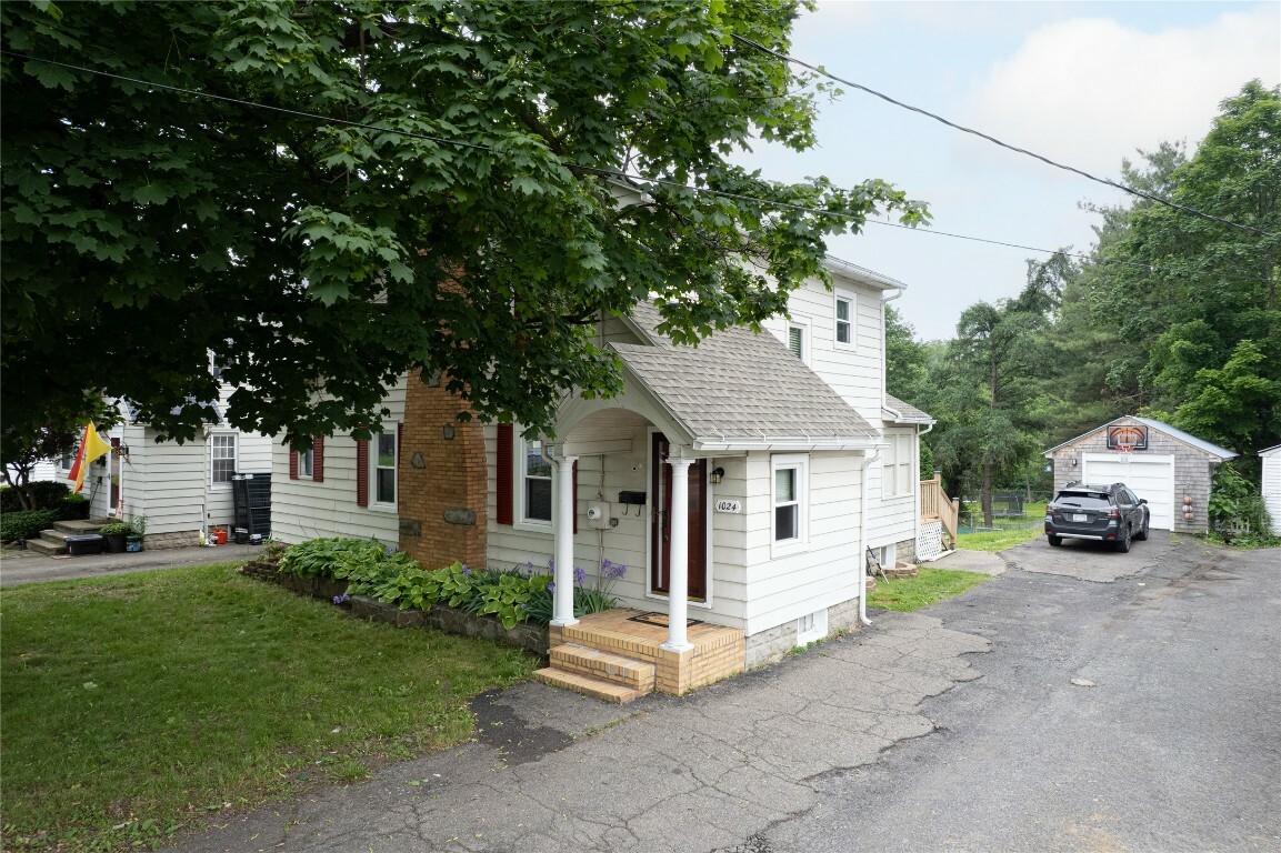 Property Photo:  1024 Vestal Road  NY 13850 