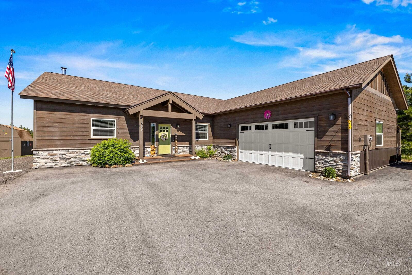 Property Photo:  656 Fox Ridge Lane  ID 83638 