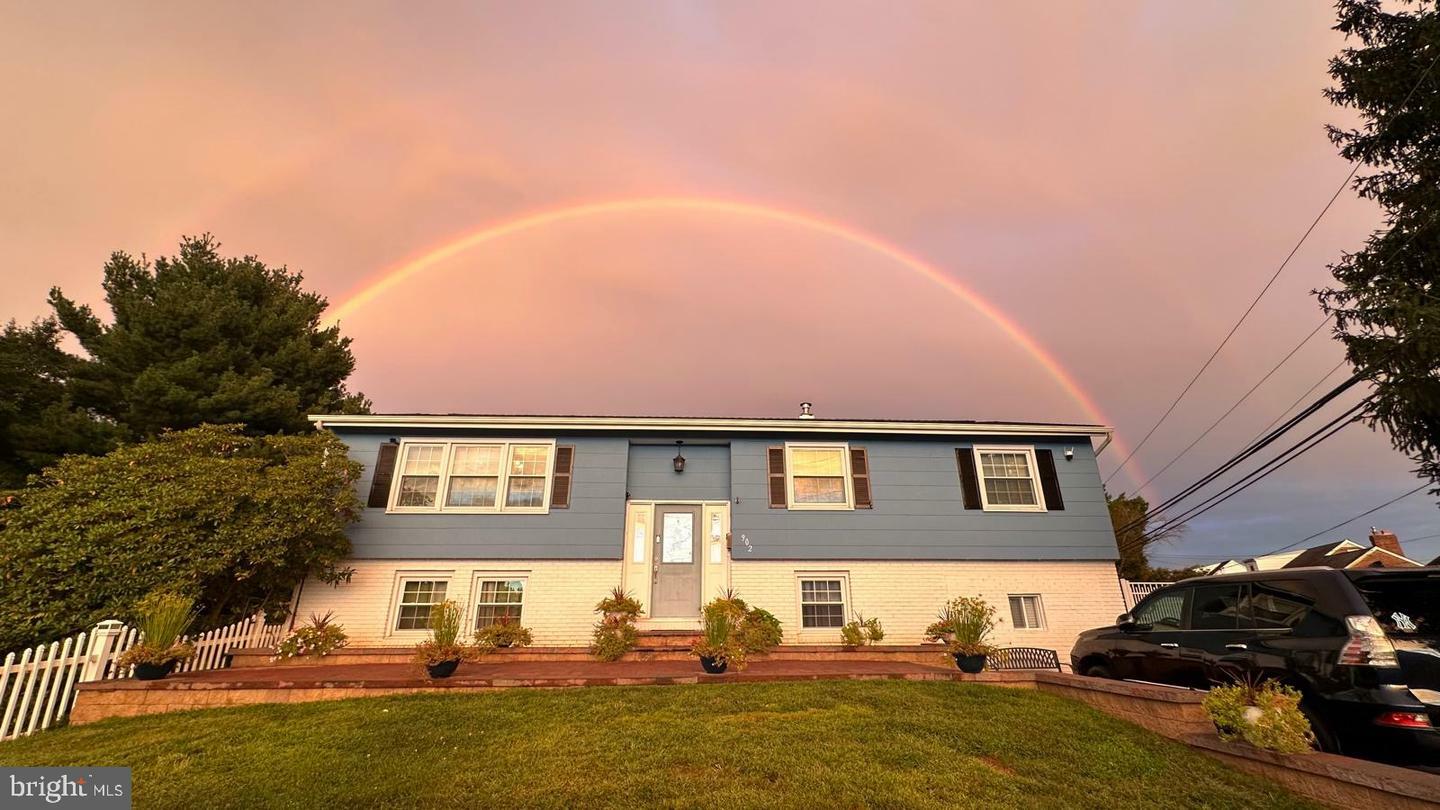 Property Photo: 902 New Chestnut Street PA 19007