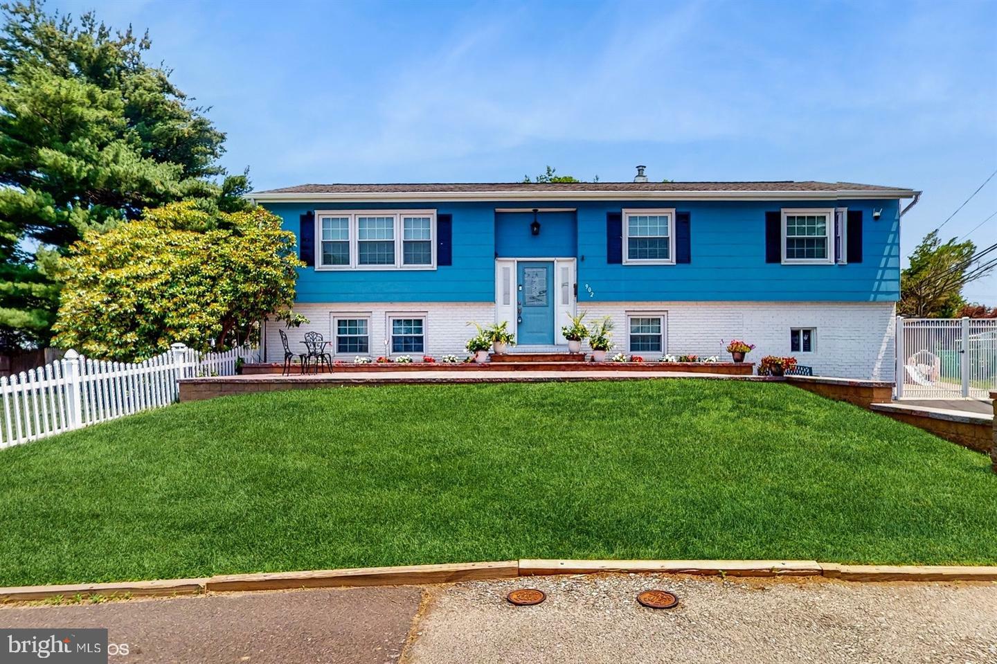 Property Photo: 902 New Chestnut Street PA 19007