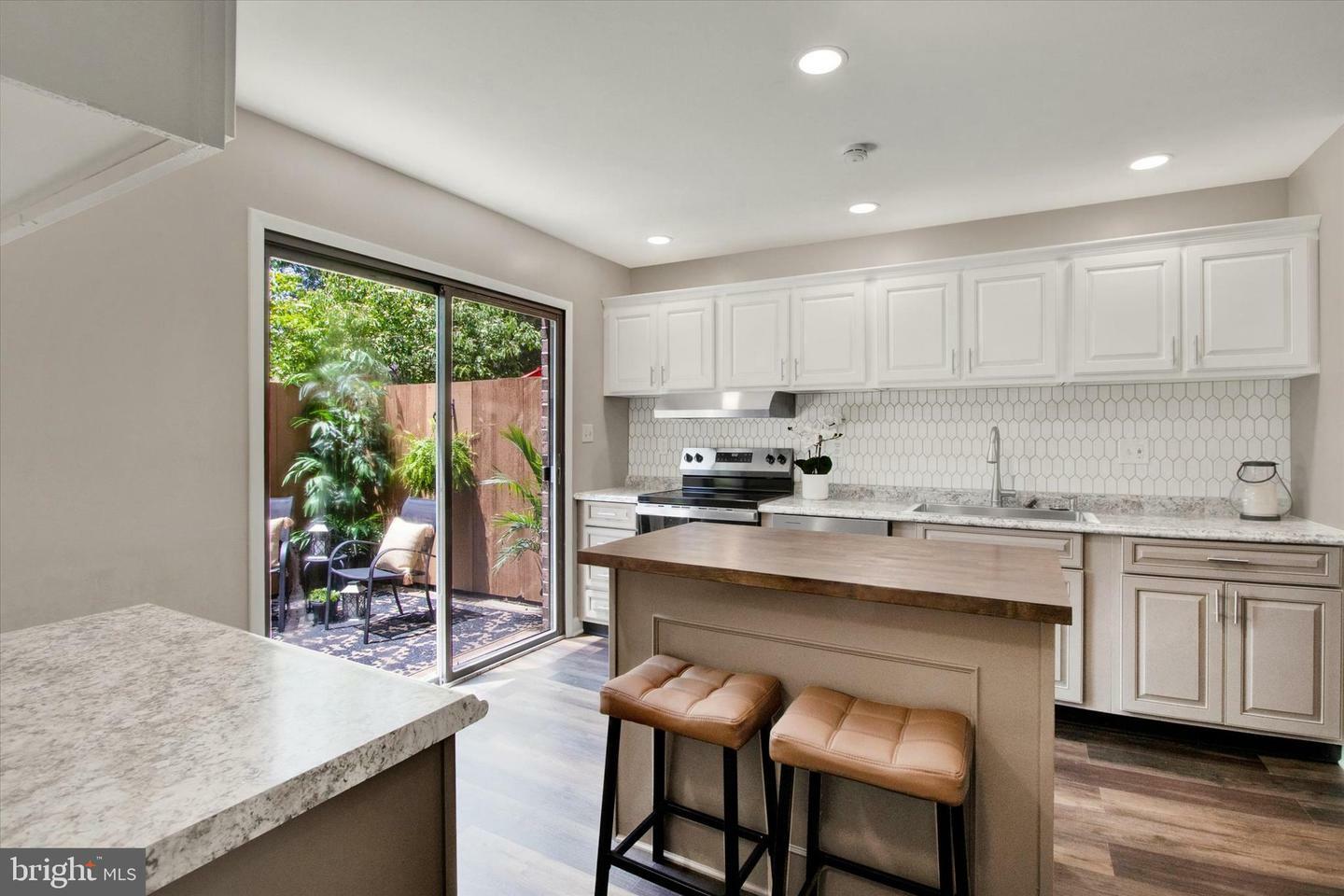 Property Photo:  33 Pinehurst Court  PA 19607 
