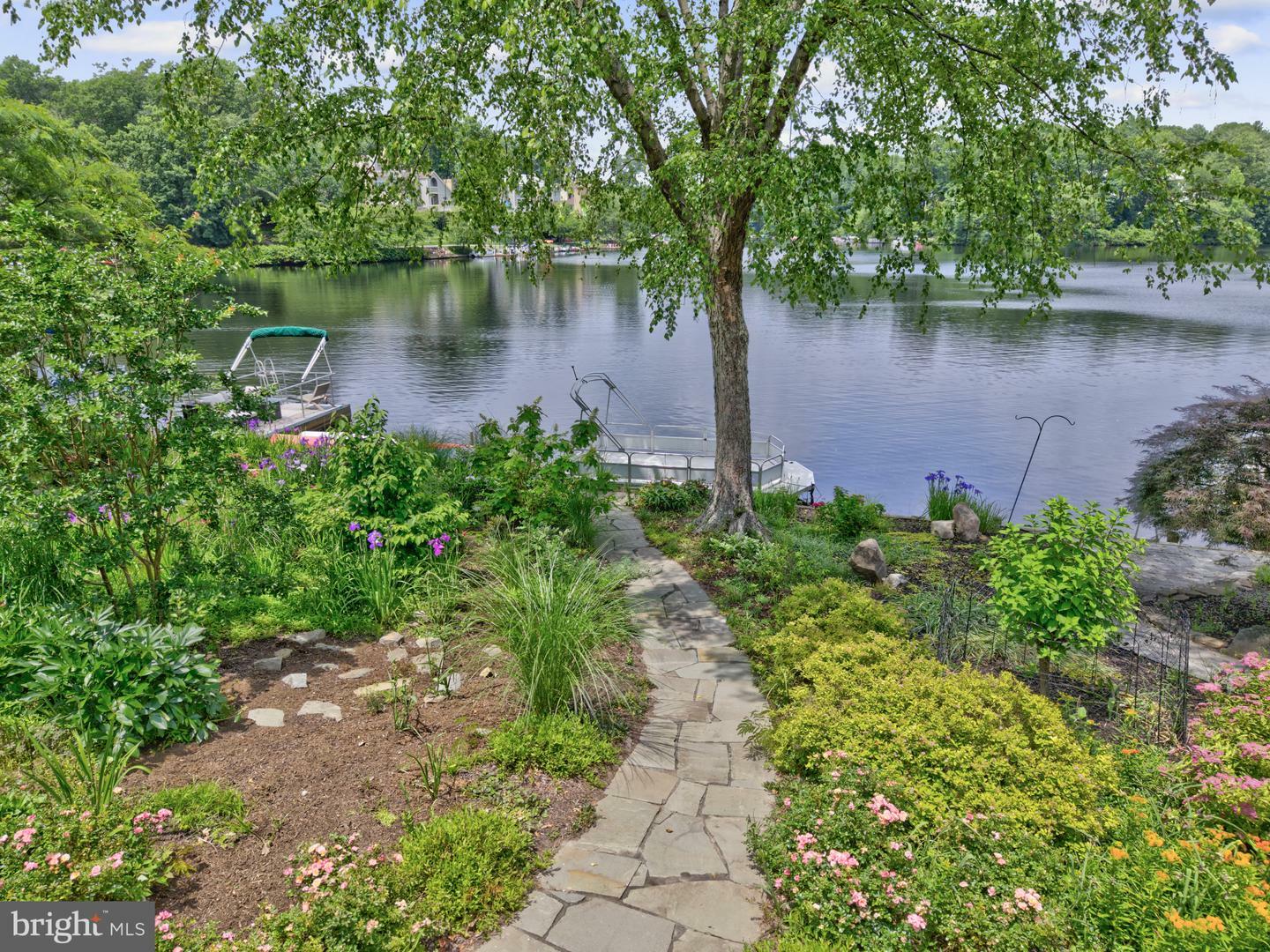 Property Photo: 11064 Thrush Ridge Road VA 20191